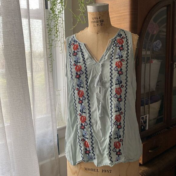 Old Navy Embroidered Tank Top Size Medium - Picture 1 of 5